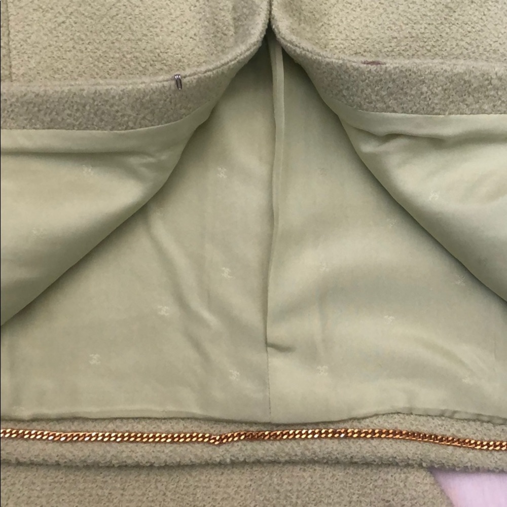 Vintage CHANEL Boutique Green Skirt Suit - Picture 3 of 8